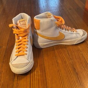 Nike High-Top Sneakers in White and Orange